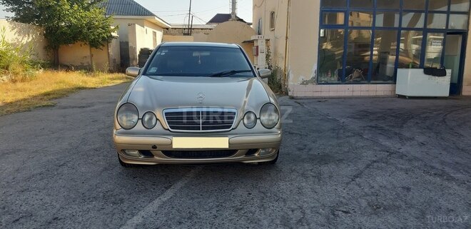 Mercedes E 220 2001, 296,900 km - 2.2 l - Sumqayıt