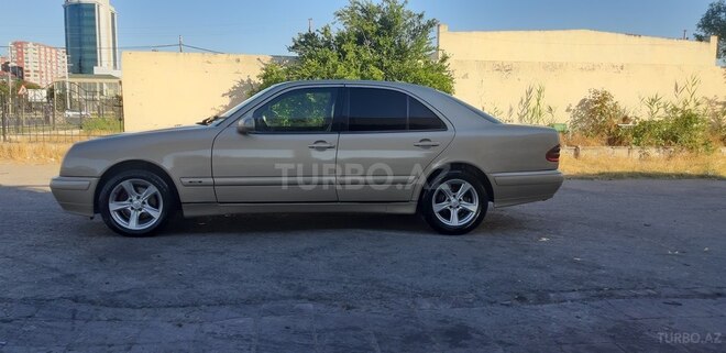 Mercedes E 220 2001, 296,900 km - 2.2 l - Sumqayıt
