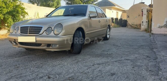 Mercedes E 220 2001, 296,900 km - 2.2 l - Sumqayıt