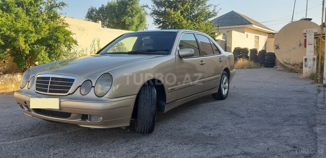 Mercedes E 220 2001, 296,900 km - 2.2 l - Sumqayıt