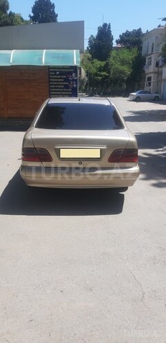 Mercedes E 220 2001, 296,900 km - 2.2 l - Sumqayıt