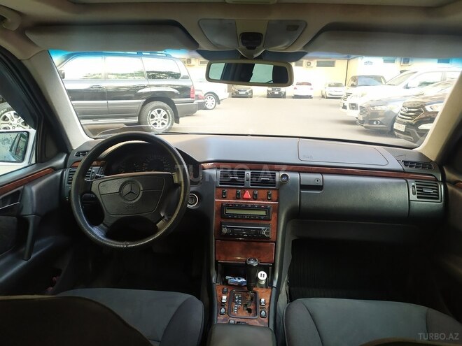 Mercedes E 240 1998, 212,083 km - 2.4 l - Bakı