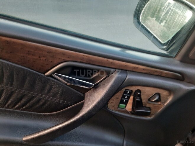 Mercedes E 240 2001, 342,000 km - 2.4 l - Bakı
