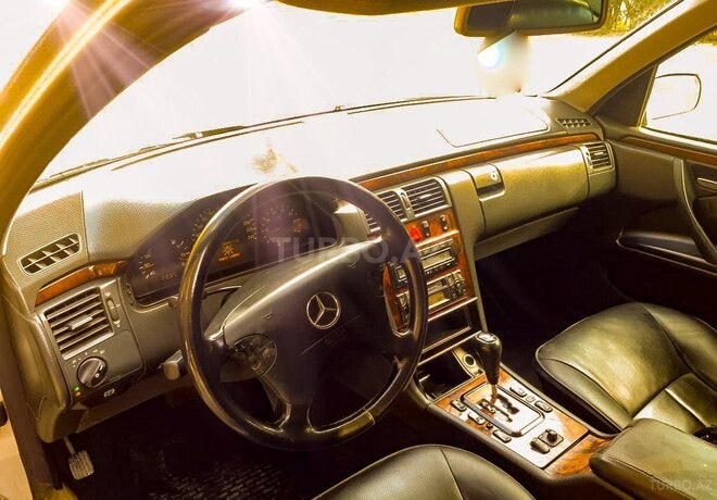Mercedes E 240 2000, 218,500 km - 2.4 l - Sumqayıt
