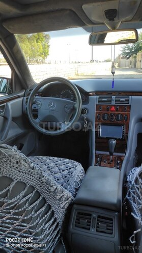 Mercedes E 280 1999, 258,000 km - 2.8 l - Bakı