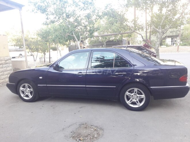 Mercedes E 240 1998, 270,000 km - 2.4 l - Sumqayıt