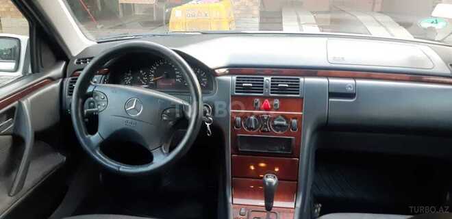 Mercedes E 240 1999, 241,850 km - 2.4 l - Bakı