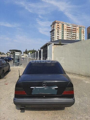 Mercedes E 220 1994, 380,000 km - 2.2 l - Bakı