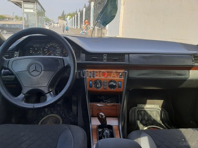 Mercedes E 220 1994, 380,000 km - 2.2 l - Bakı