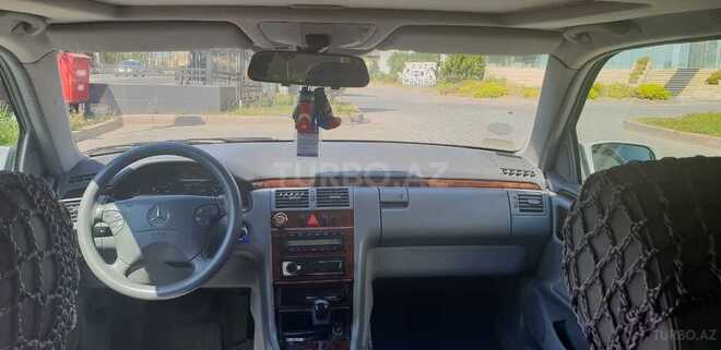 Mercedes E 320 2000, 300,000 km - 3.2 l - Bakı