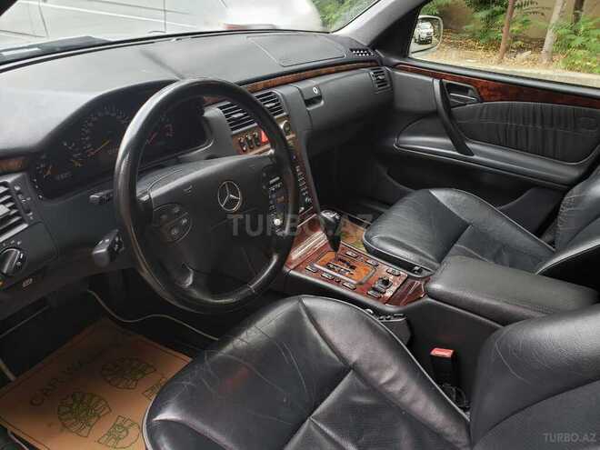 Mercedes E 320 2001, 259,000 km - 3.2 l - Bakı
