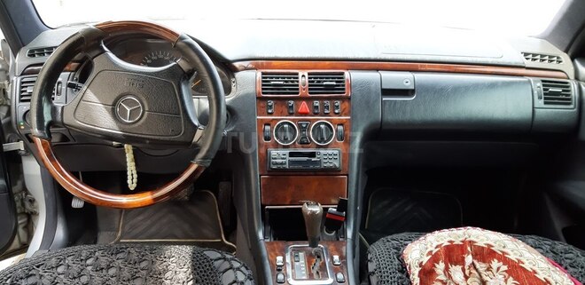 Mercedes E 200 1995, 451,628 km - 2.0 l - Bakı