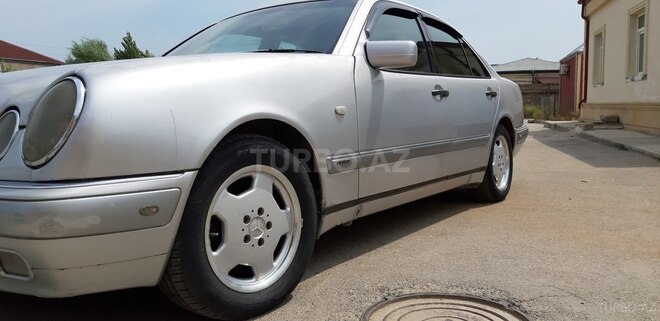 Mercedes E 200 1995, 451,628 km - 2.0 l - Bakı