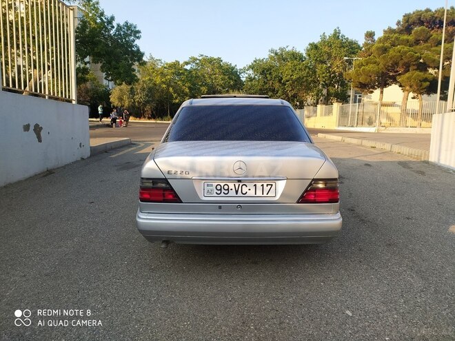 Mercedes E 220 1995, 287,000 km - 2.2 l - Bakı