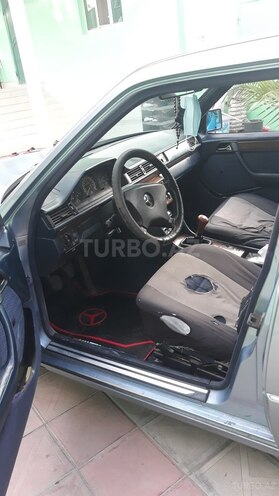 Mercedes E 250 1990, 336,794 km - 2.5 l - Bərdə