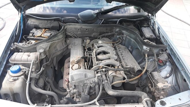 Mercedes E 250 1990, 336,794 km - 2.5 l - Bərdə