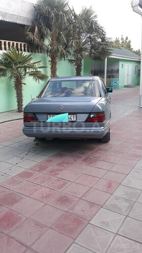 Mercedes E 250 1990, 336,794 km - 2.5 l - Bərdə
