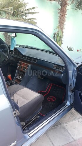 Mercedes E 250 1990, 336,794 km - 2.5 l - Bərdə