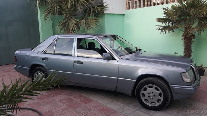 Mercedes E 250 1990, 336,794 km - 2.5 l - Bərdə