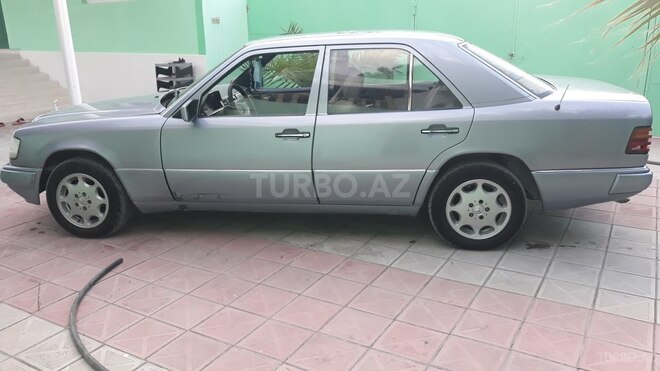 Mercedes E 250 1990, 336,794 km - 2.5 l - Bərdə