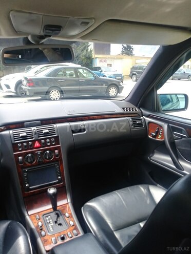 Mercedes E 240 1998, 321,500 km - 2.4 l - Bakı