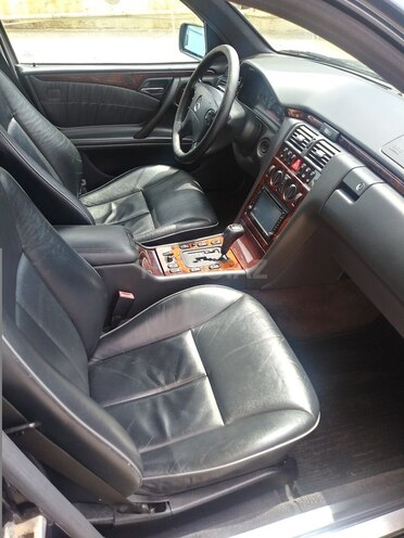 Mercedes E 240 1998, 321,500 km - 2.4 l - Bakı
