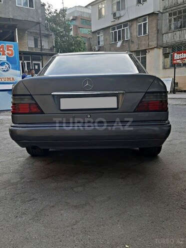 Mercedes E 220 1995, 350,000 km - 2.2 l - Bakı