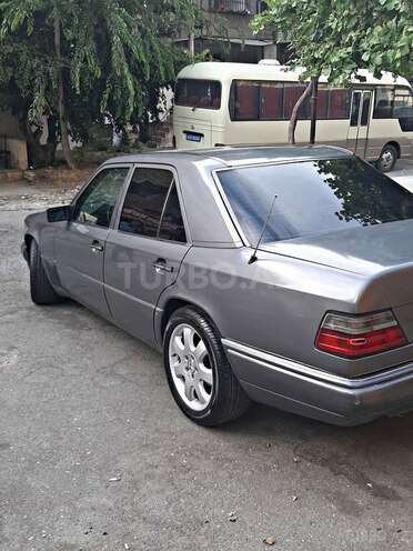 Mercedes E 220 1995, 350,000 km - 2.2 l - Bakı