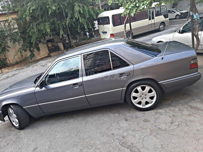 Mercedes E 220 1995, 350,000 km - 2.2 l - Bakı
