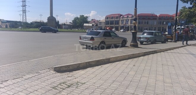 Mercedes C 240 2000, 106,700 km - 2.4 l - Gəncə