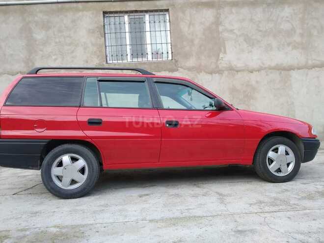 Opel Astra 1994, 130,000 km - 2.0 l - Şamaxı