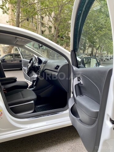 Volkswagen Polo 2017, 73,000 km - 1.6 л - Bakı