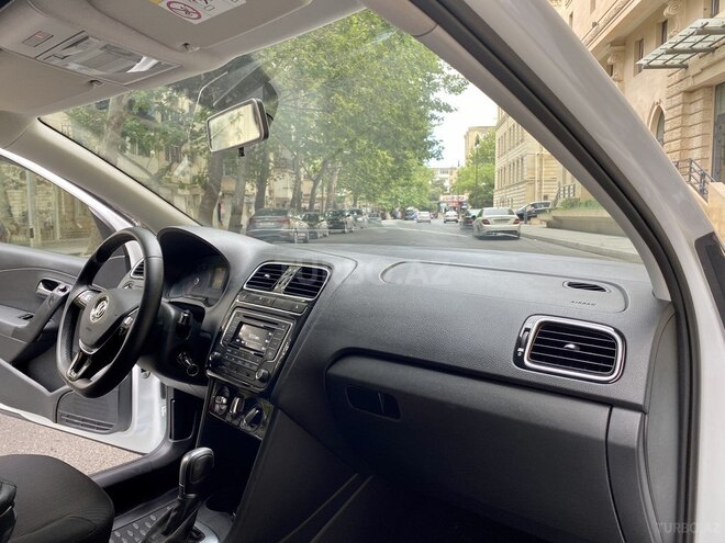 Volkswagen Polo 2017, 73,000 km - 1.6 л - Bakı