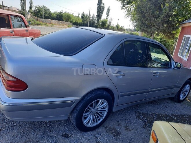Mercedes E 240 2000, 235,800 km - 2.6 l - Sabirabad