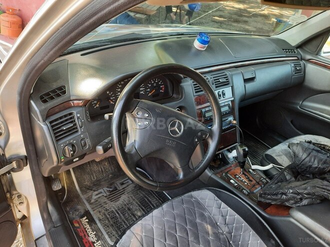 Mercedes E 240 2000, 235,800 km - 2.6 l - Sabirabad
