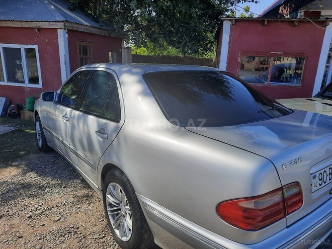 Mercedes E 240 2000, 235,800 km - 2.6 l - Sabirabad
