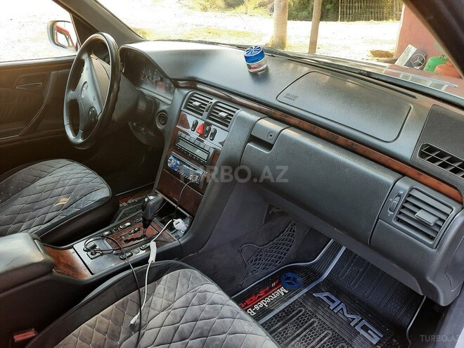 Mercedes E 240 2000, 235,800 km - 2.6 l - Sabirabad
