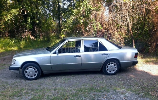 Mercedes E 250 1991, 285,252 km - 2.5 l - Bakı