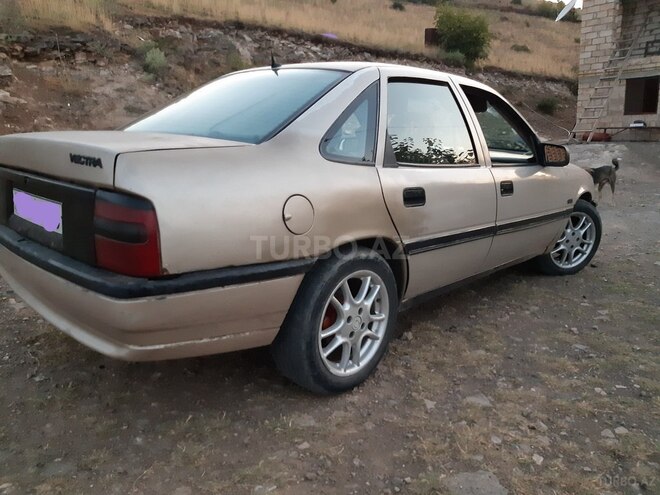Opel Vectra 1991, 256,135 km - 1.8 l - Qazax