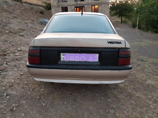 Opel Vectra 1991, 256,135 km - 1.8 l - Qazax