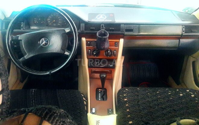 Mercedes E 250 1991, 285,252 km - 2.5 l - Bakı