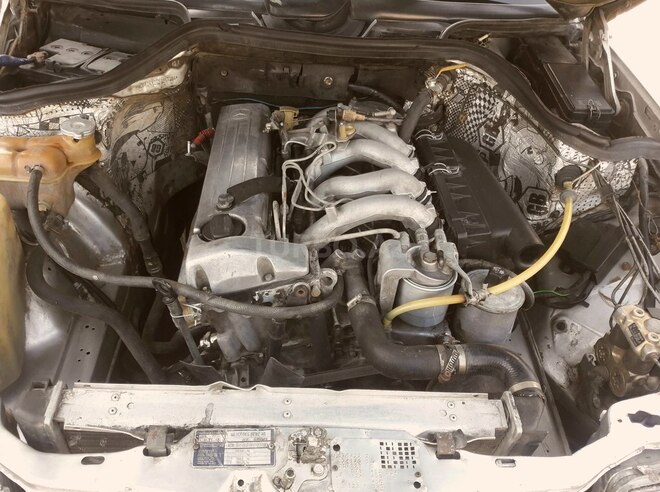 Mercedes E 250 1991, 285,252 km - 2.5 l - Bakı