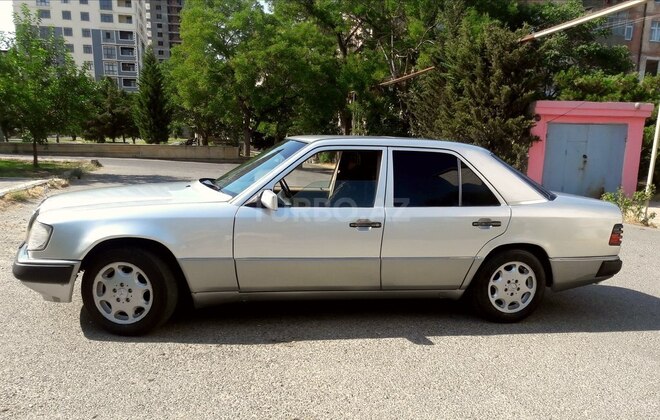 Mercedes E 250 1991, 285,252 km - 2.5 l - Bakı