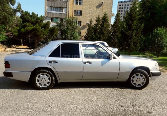 Mercedes E 250 1991, 285,252 km - 2.5 l - Bakı