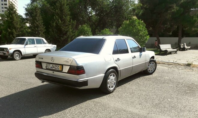 Mercedes E 250 1991, 285,252 km - 2.5 l - Bakı