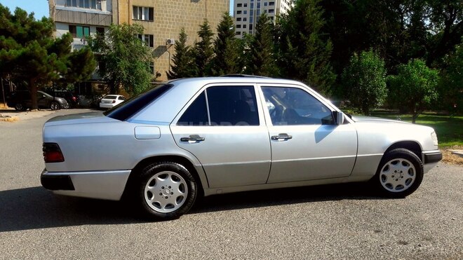 Mercedes E 250 1991, 285,252 km - 2.5 l - Bakı