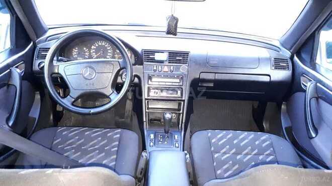 Mercedes C 220 2000, 239,000 km - 2.2 l - Bakı