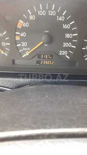 Mercedes C 220 2000, 239,000 km - 2.2 l - Bakı