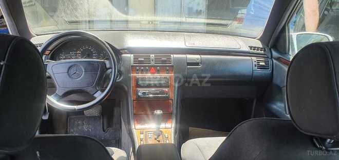 Mercedes E 240 1998, 280,000 km - 2.4 l - Bakı