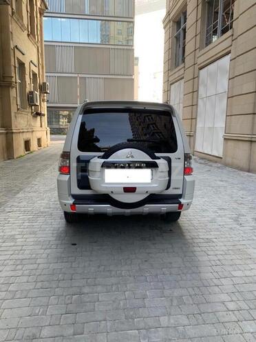 Mitsubishi Pajero 2011, 156,000 km - 3.5 л - Bakı